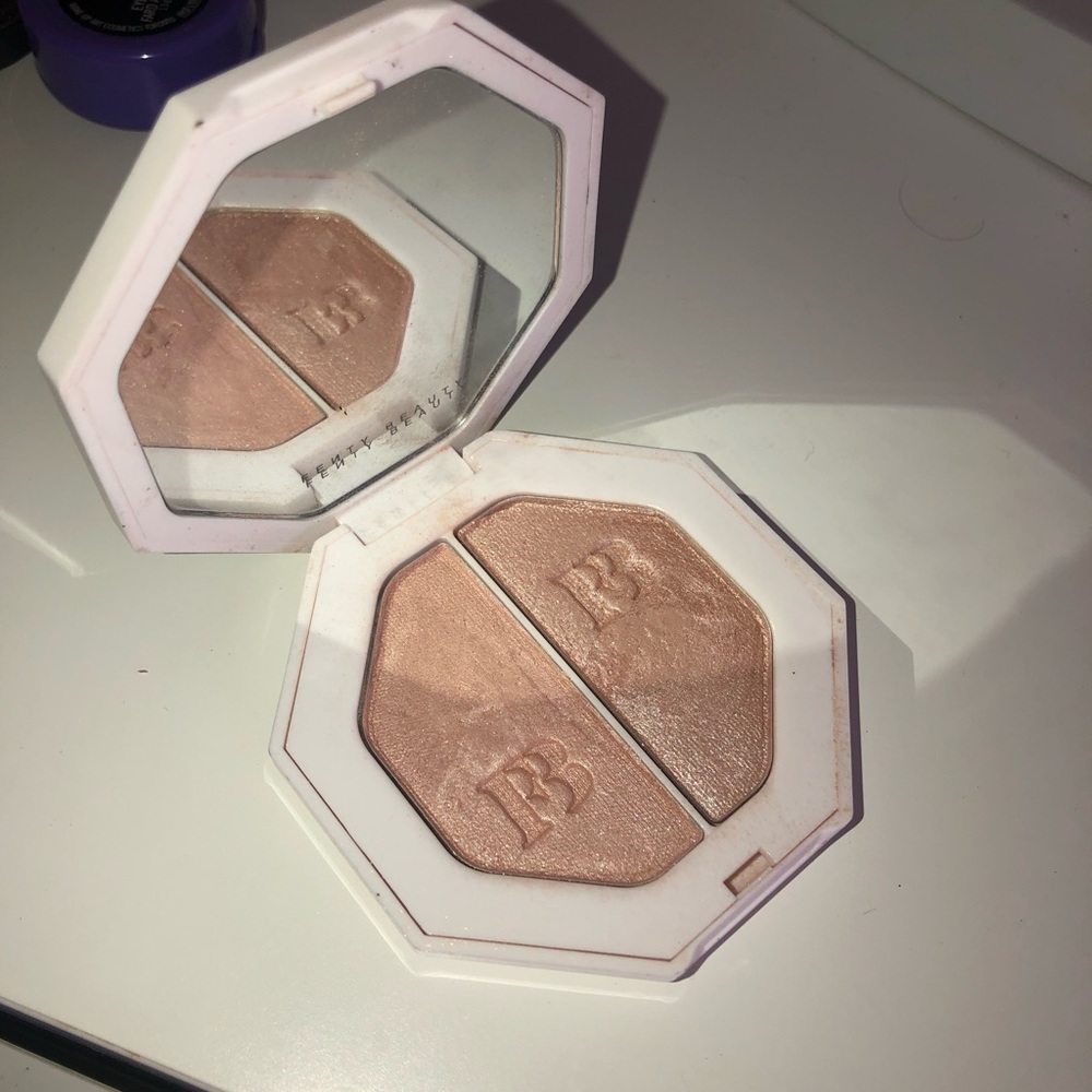 Fenty Beauty highlight compact